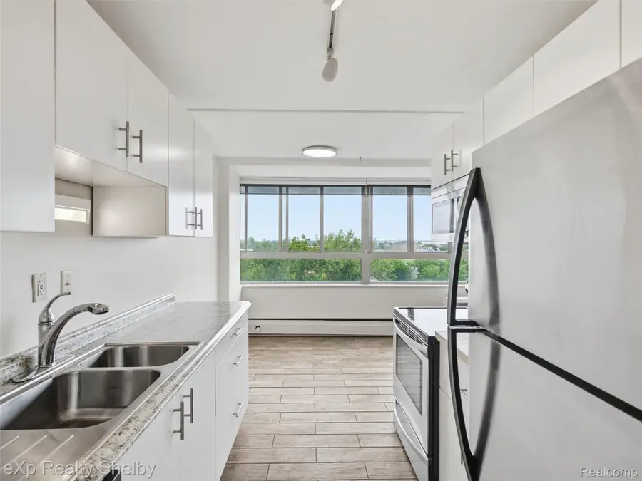 8900 E Jefferson Ave #1021, Detroit, MI 48214 - #2