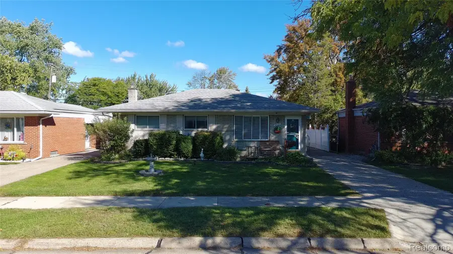 8485 Helen, Center Line, MI 48015 - #2