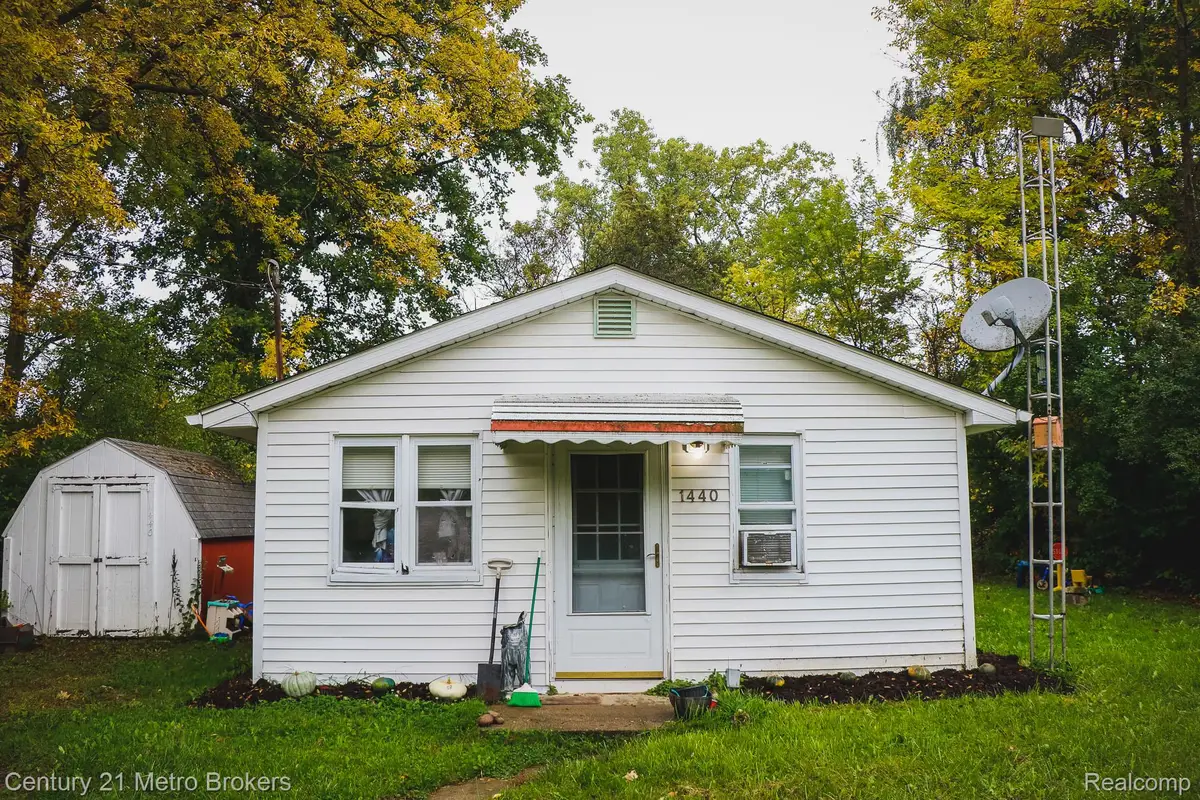 1440 W Yale Avenue, Flint, MI 48505 - #1