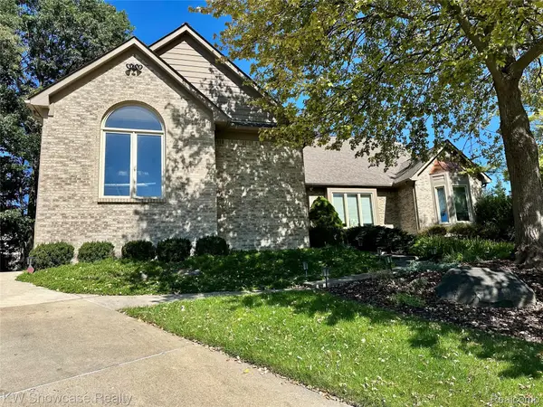 650 Plainfield Drive, WhiteLake, MI 48386