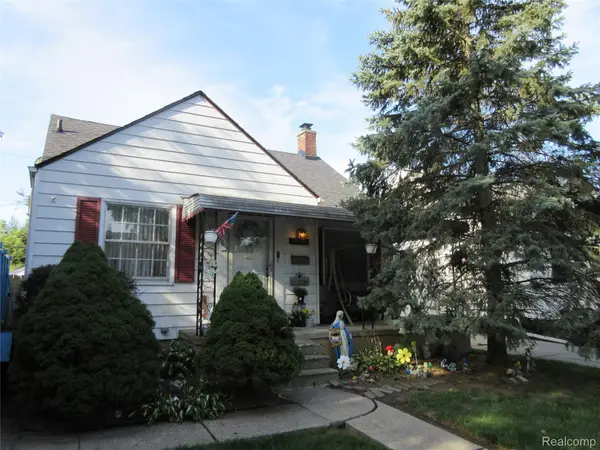 20428 Elkhart Street, HarperWoods, MI 48225