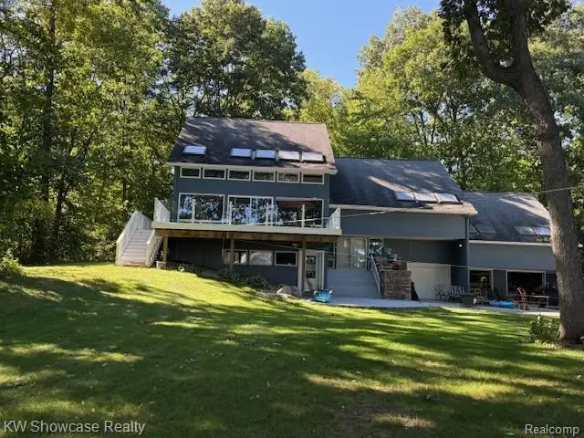 10695 Oxbow Lakeshore Drive, White Lake, MI 48386 - #1