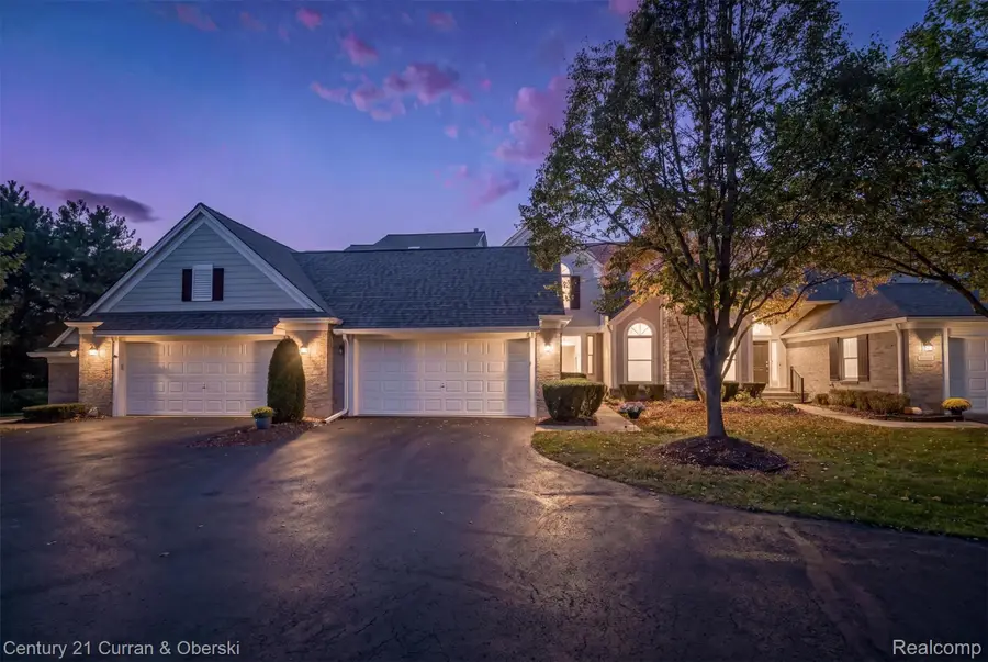 16592 Lyonhurst CIR N, Northville, MI 48168 - #2