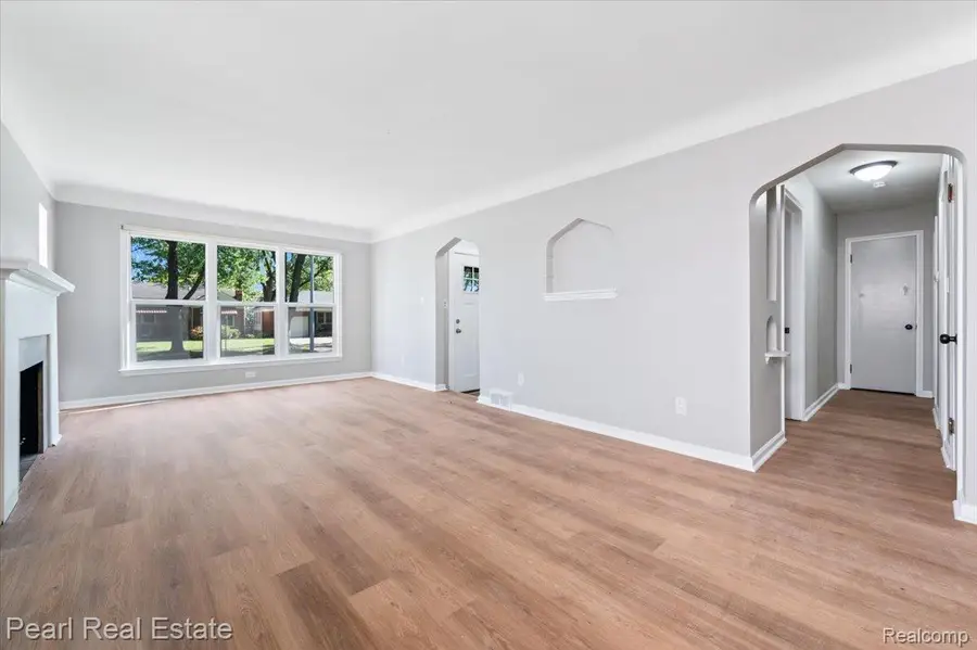 20910 Van Antwerp, Harper Woods, MI 48225 - #3