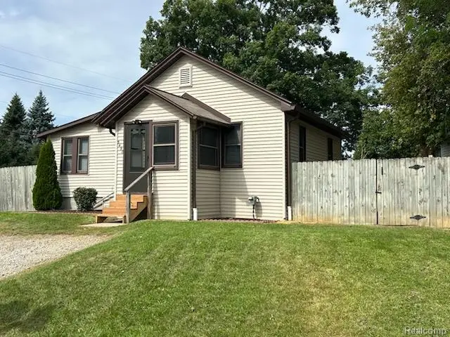 5490 Sarvis Drive N, Waterford, MI 48327 - #2