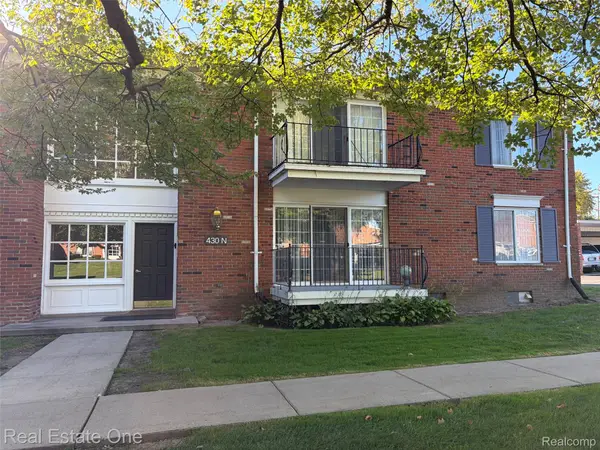 430 N Fox Hills Drive N #5 up, BloomfieldHills, MI 48304
