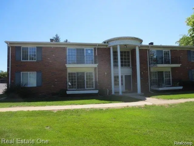 430 N Fox Hills Drive N #5 up, Bloomfield, MI 48304 - #3
