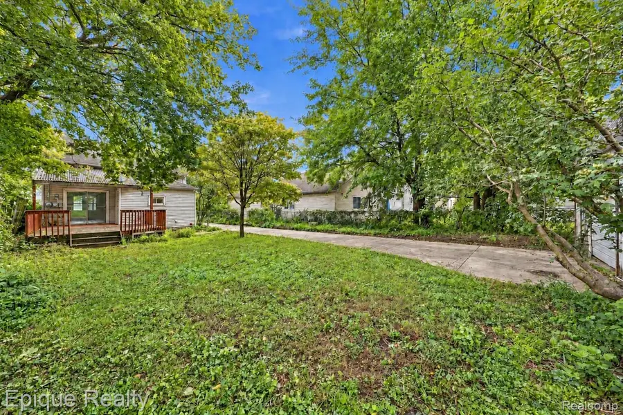 16167 Manchester Avenue, Eastpointe, MI 48021 - #2