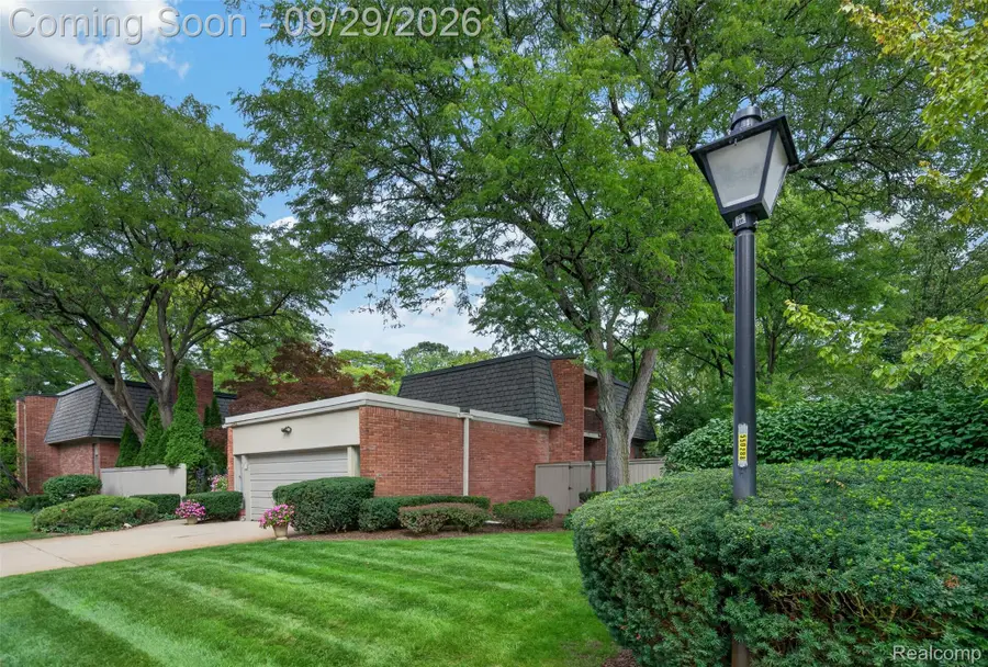 1043 Stratford Lane, Bloomfield Hills, MI 48304 - #3