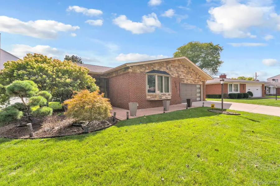 27033 Timber Trail, Dearborn Heights, MI 48127 - #3