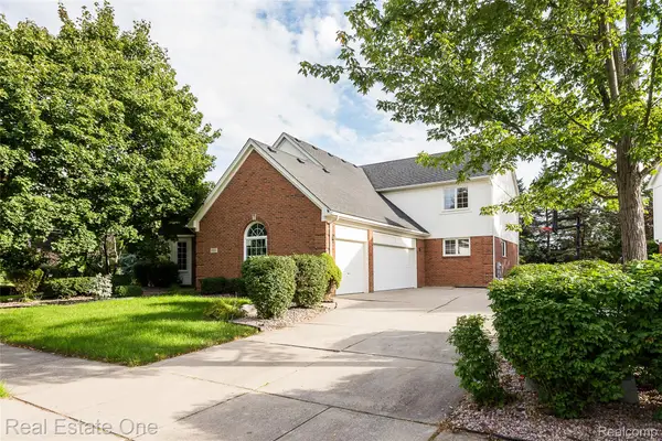 1013 Rochelle Park Drive, RochesterHills, MI 48309