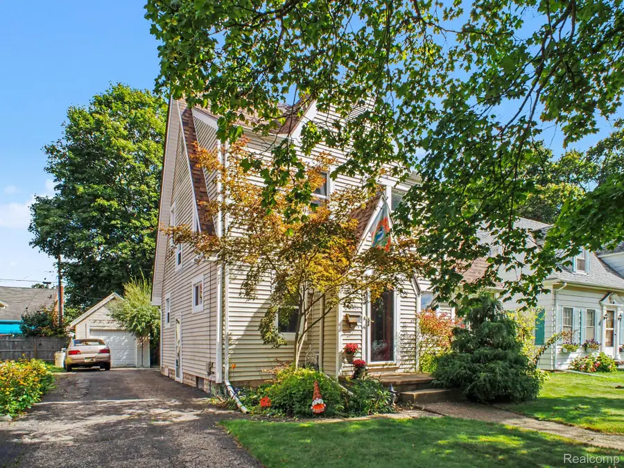 613 S Vernon Avenue, Flint, MI 48503 - #3