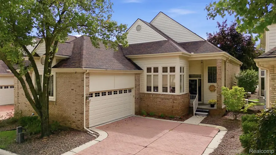 38147 N Vista Drive, Livonia, MI 48152 - #2