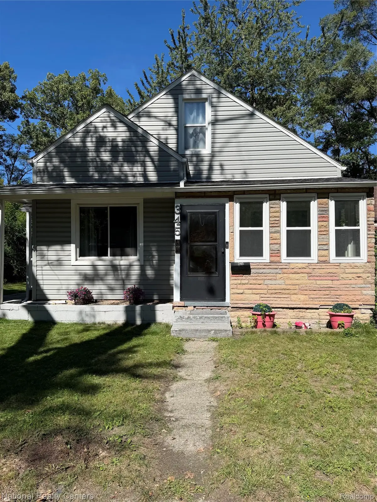 345 E Maxlow Avenue, Hazel Park, MI 48030 - #1
