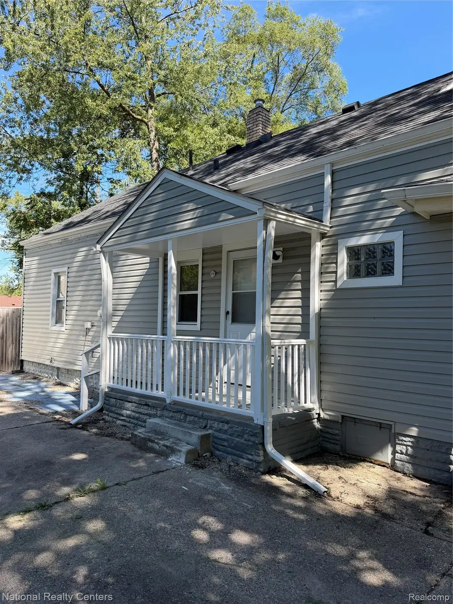 345 E Maxlow Avenue, Hazel Park, MI 48030 - #2