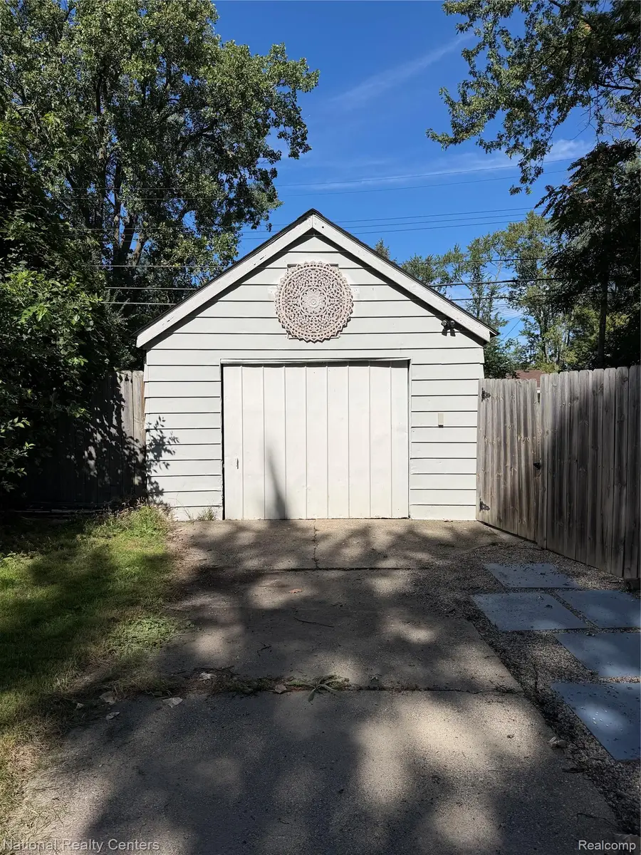 345 E Maxlow Avenue, Hazel Park, MI 48030 - #3