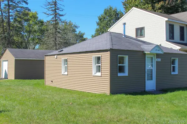 2615 Watkins Lake Road, Waterford, MI 48328