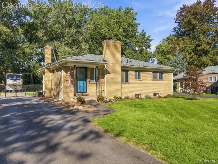 15119 Bainbridge Street, Livonia, MI 48154 - #2