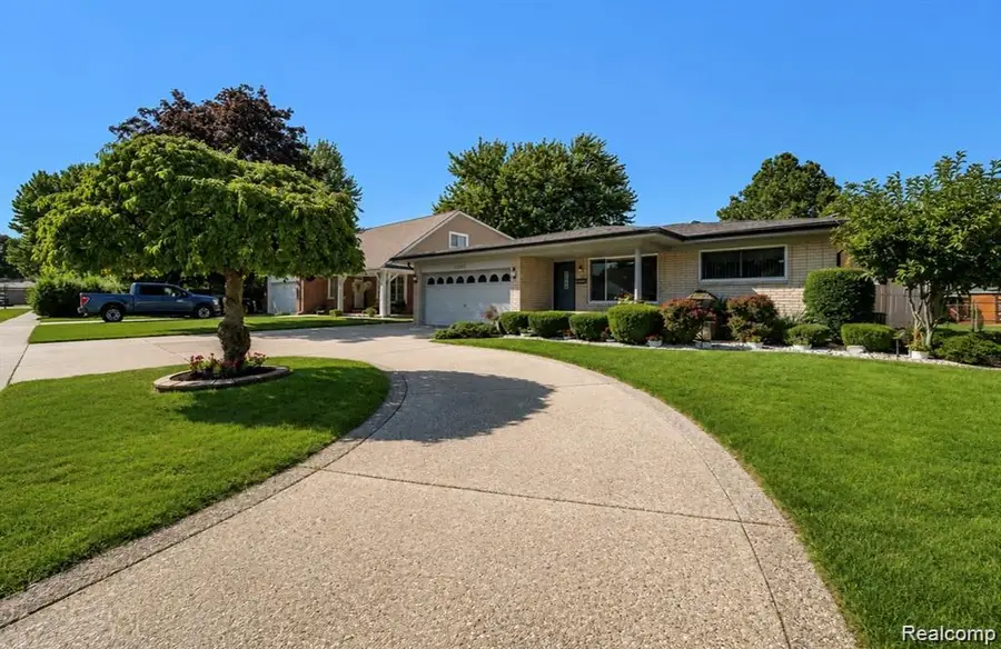 13167 Kozak Drive, Sterling Heights, MI 48312 - #2