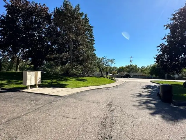 18688 W 13 Mile Road #5, Beverly Hills, MI 48025 - #3