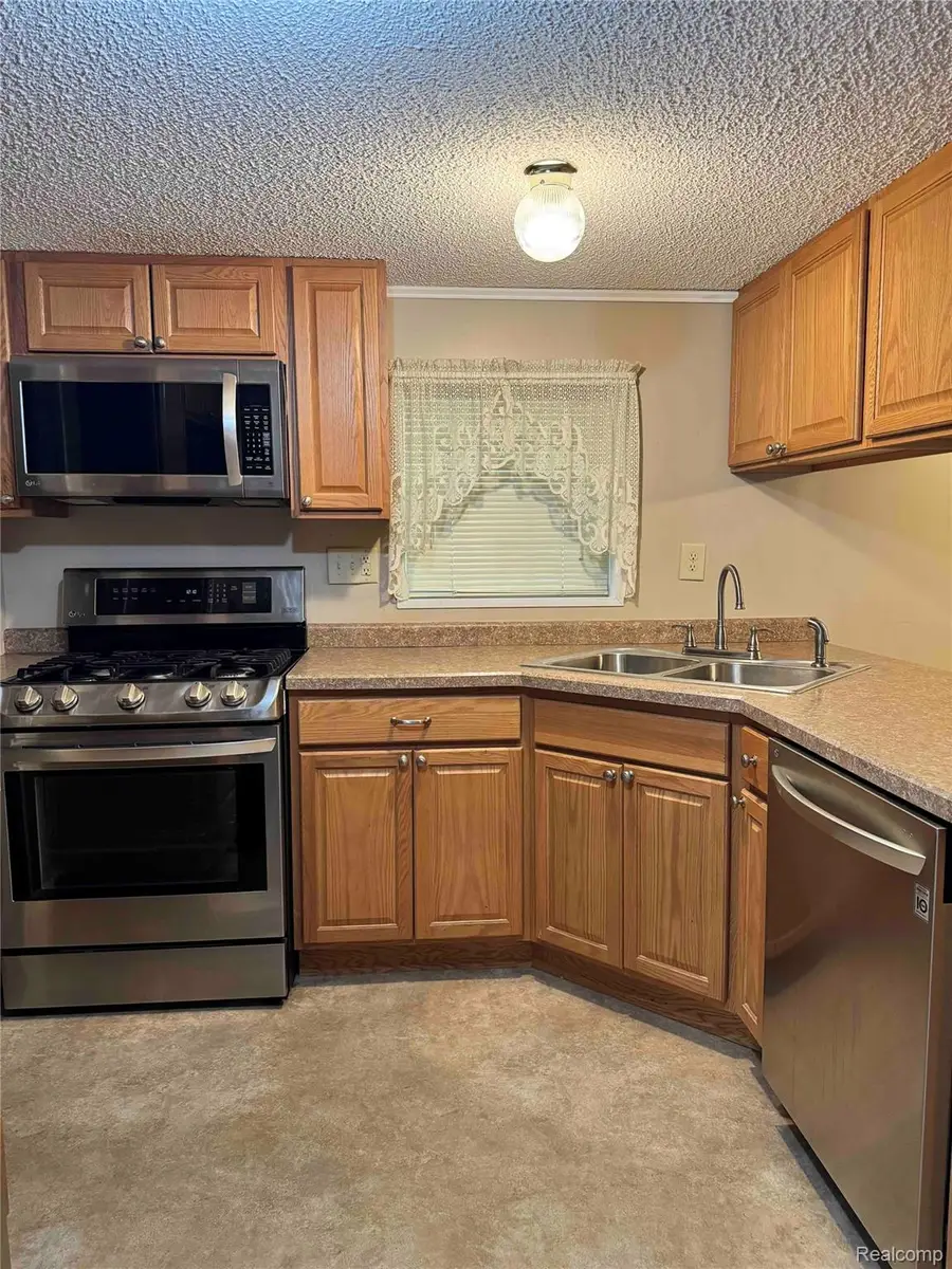 6061 Country Way N, Saginaw, MI 48603 - #3
