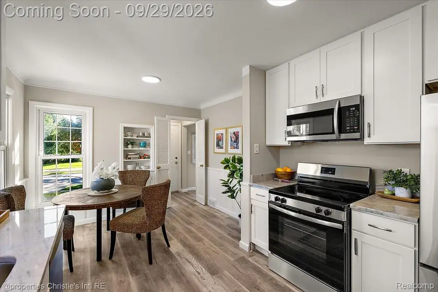 1544 Hampton Road, Grosse Pointe Woods, MI 48236 - #2