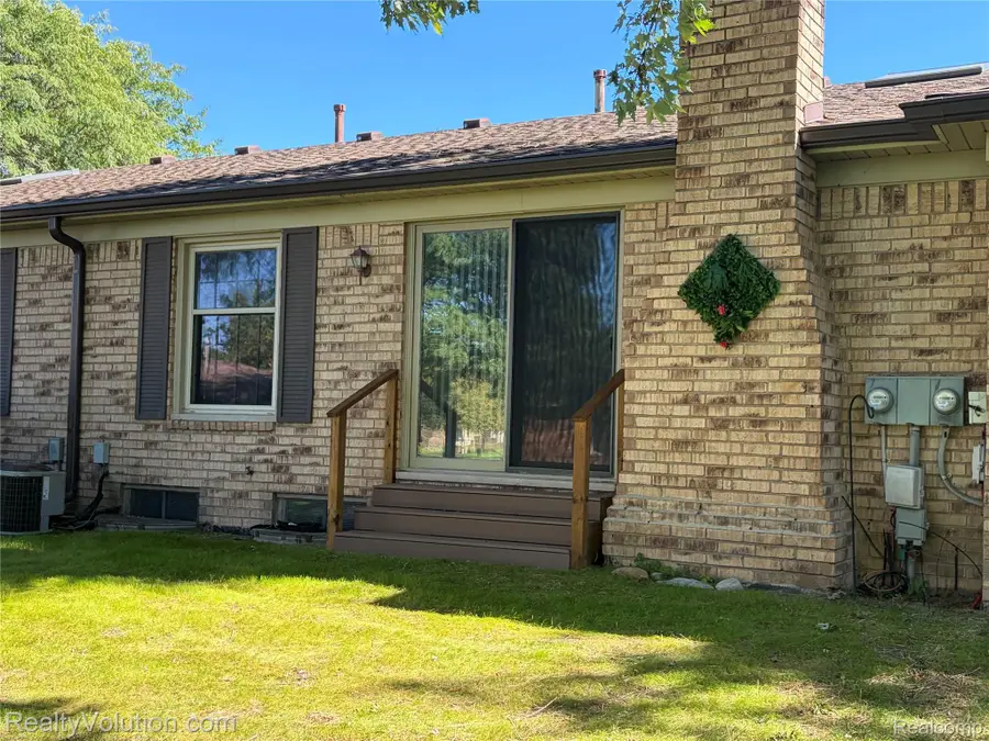49255 Chestnut Hill Court, Shelby, MI 48315 - #2