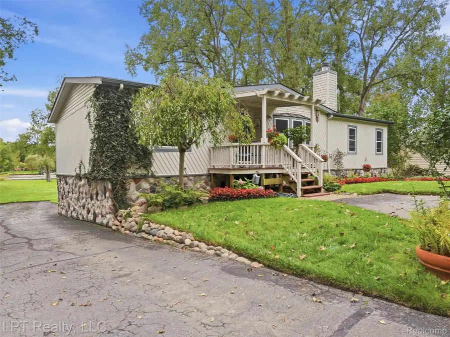 5208 Schlenker Street, Pinckney, MI 48169 - #3