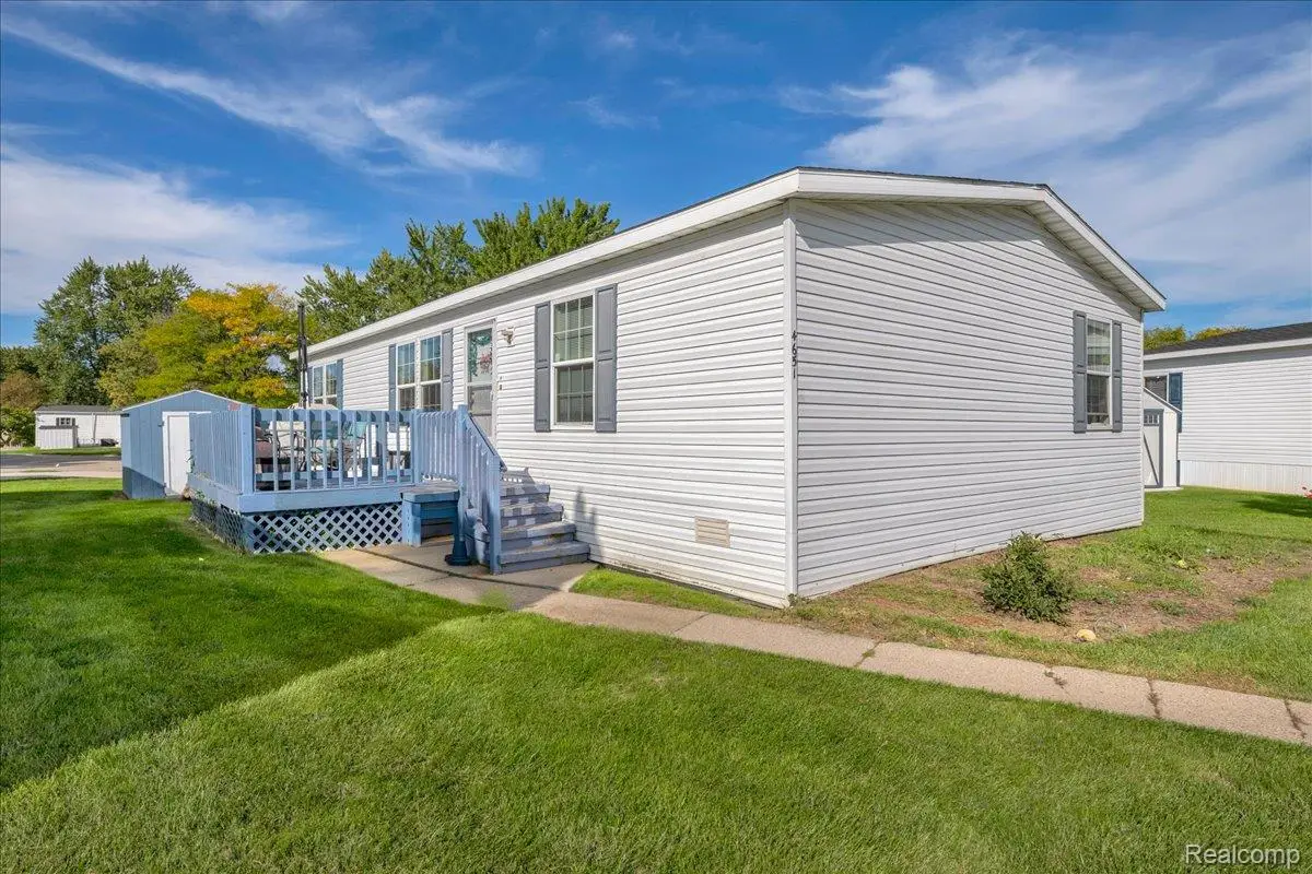 4651 Bromley Court, Sterling Heights, MI 48310 - #1