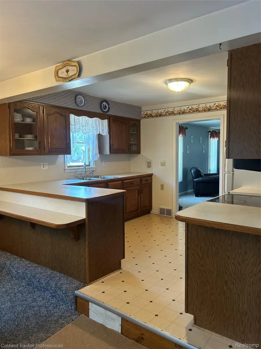 435 N Oak Street, Fenton, MI 48430 - #3