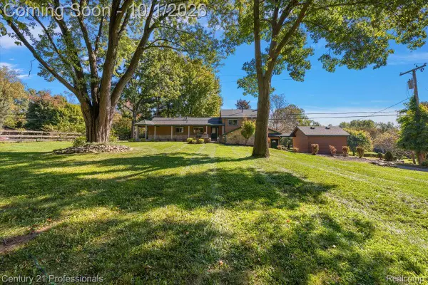 8380 Pine Knob Road, Clarkston, MI 48348