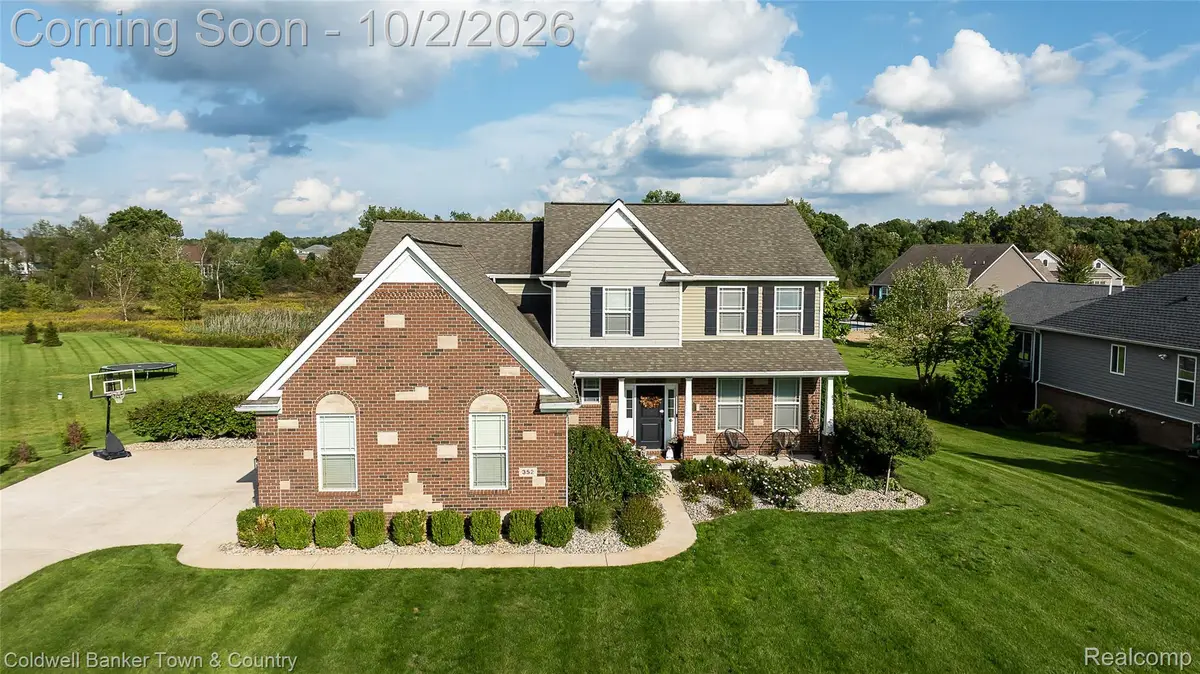 352 Daubony Drive, Brighton, MI 48114 - #1