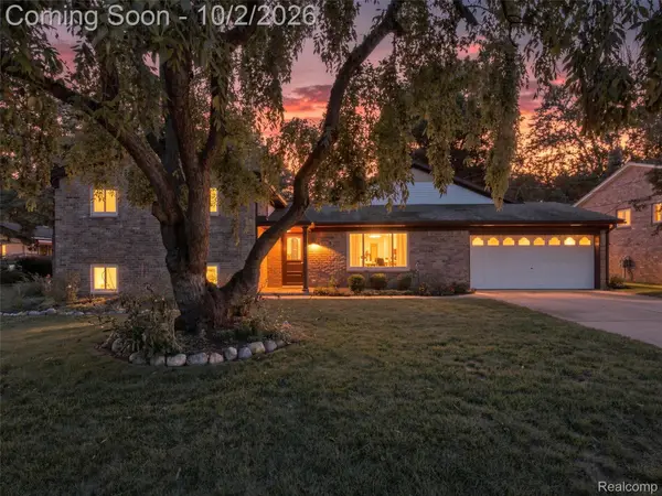 1721 Stratford Street, SylvanLake, MI 48320