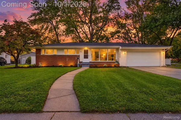 32965 Cloverdale Avenue N, Farmington, MI 48336