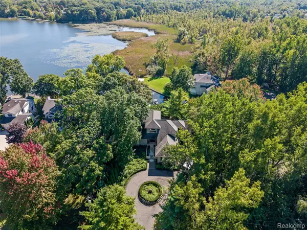 285 Leota Boulevard, Waterford, MI 48327