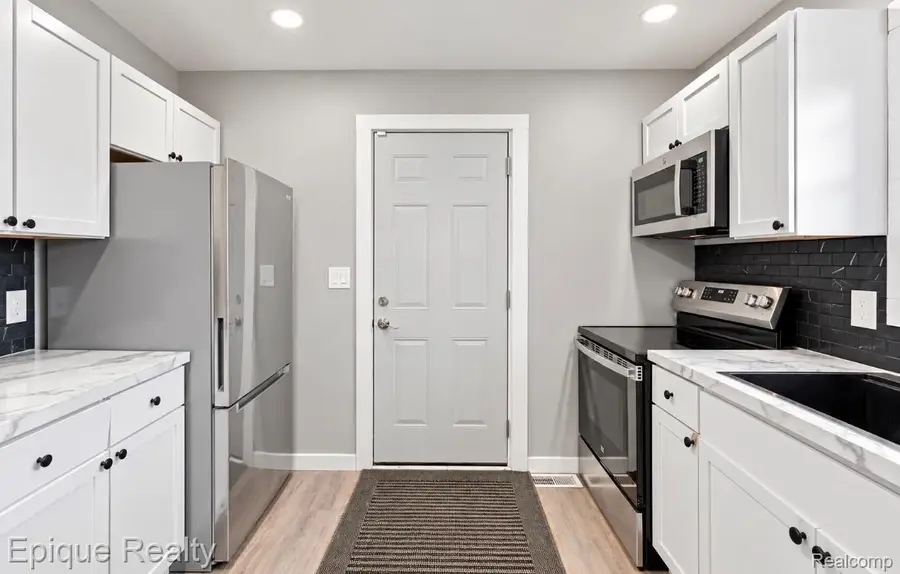 1318 Wells Street, Burton, MI 48529 - #3