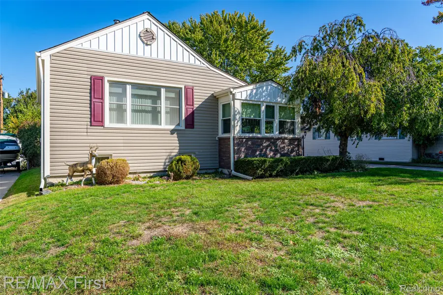 21931 Elizabeth Street, Saint Clair Shores, MI 48080 - #2