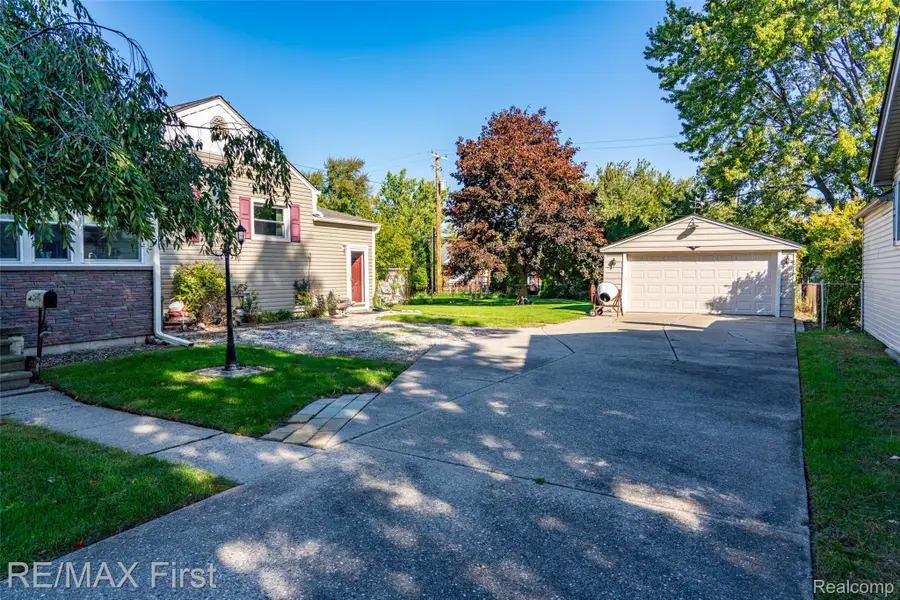 21931 Elizabeth Street, Saint Clair Shores, MI 48080 - #3