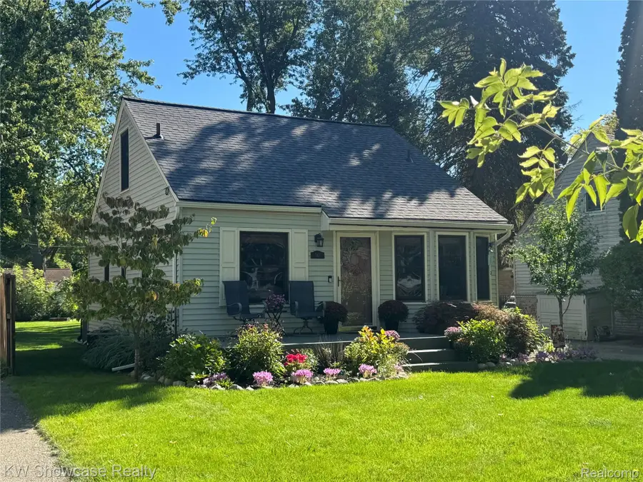 363 S Roslyn Road, Waterford, MI 48328 - #3