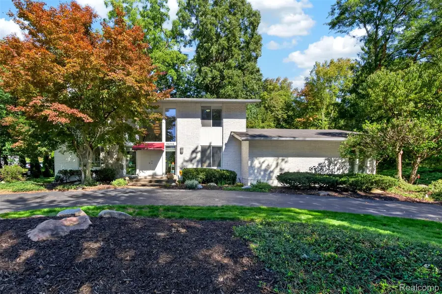 28256 Harwich Drive, Farmington Hills, MI 48334 - #2