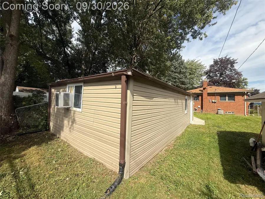 17029 Oconnor Avenue, Allen Park, MI 48101 - #3