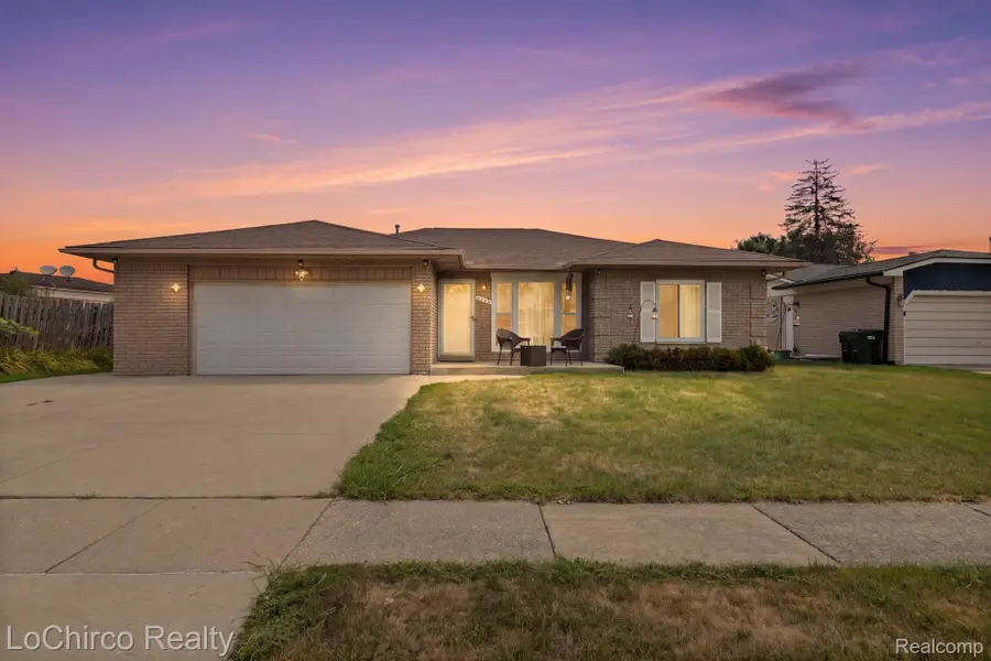 38134 Chatham Court, Sterling Heights, MI 48310 - #2