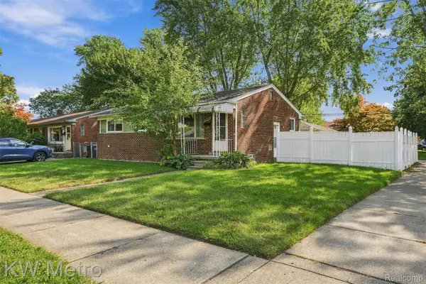 26391 Margareta, Redford, MI 48240