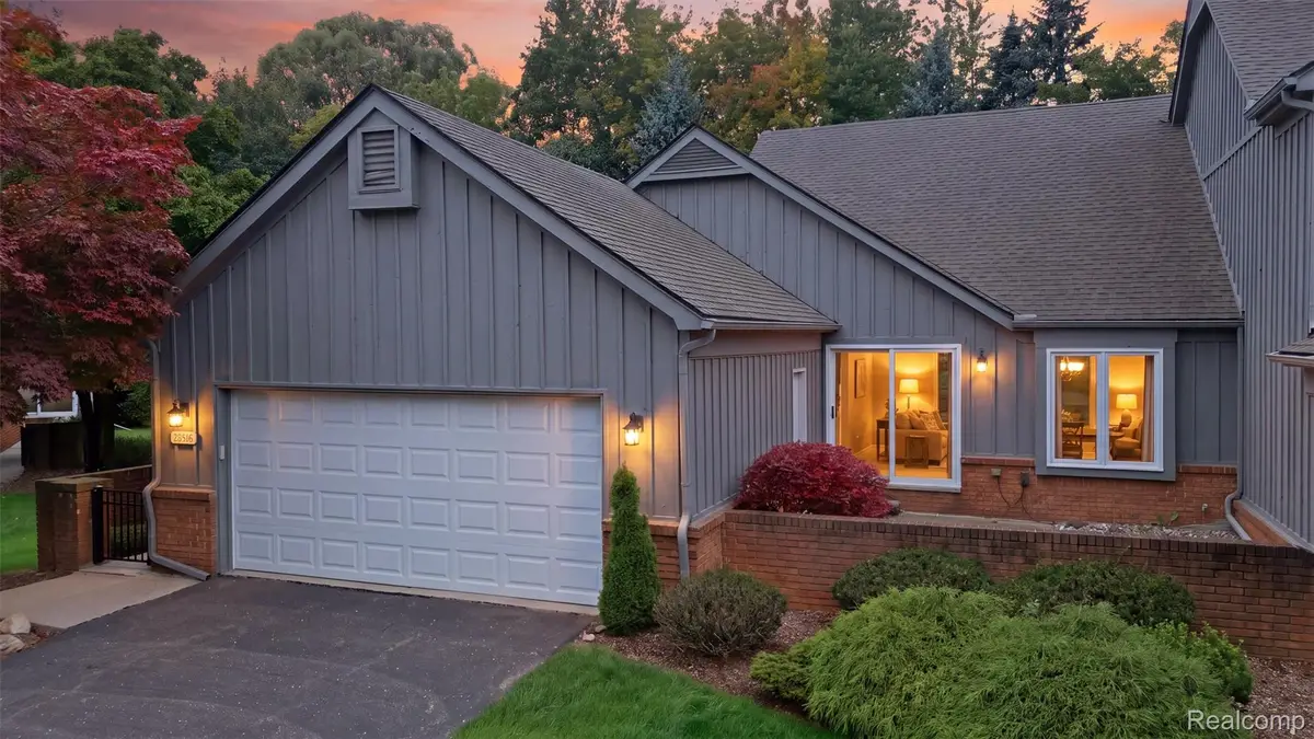 28516 Venice Circle, Farmington Hills, MI 48334 - #1