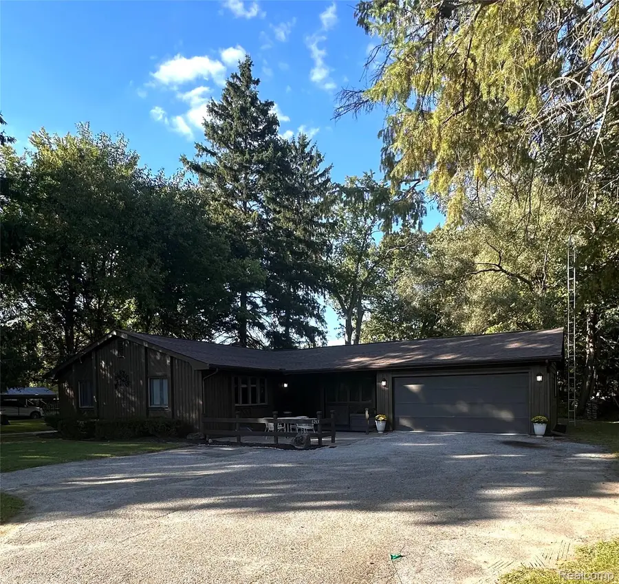 6263 Davison Road, Burton, MI 48509 - #2