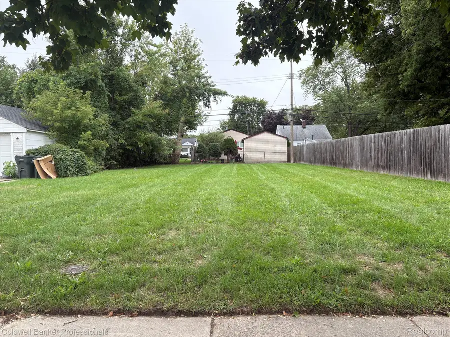 22404 Maxine Street, Saint Clair Shores, MI 48080 - #2