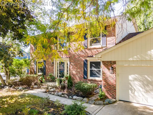 25523 Hunt Club Boulevard, FarmingtonHills, MI 48335