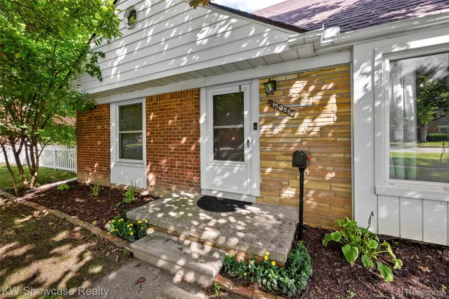 15086 Delaware Avenue, Redford, MI 48239 - #2