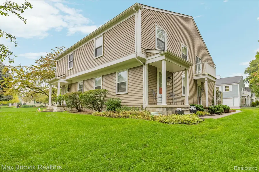 387 Neptune Drive, Walled Lake, MI 48390 - #2