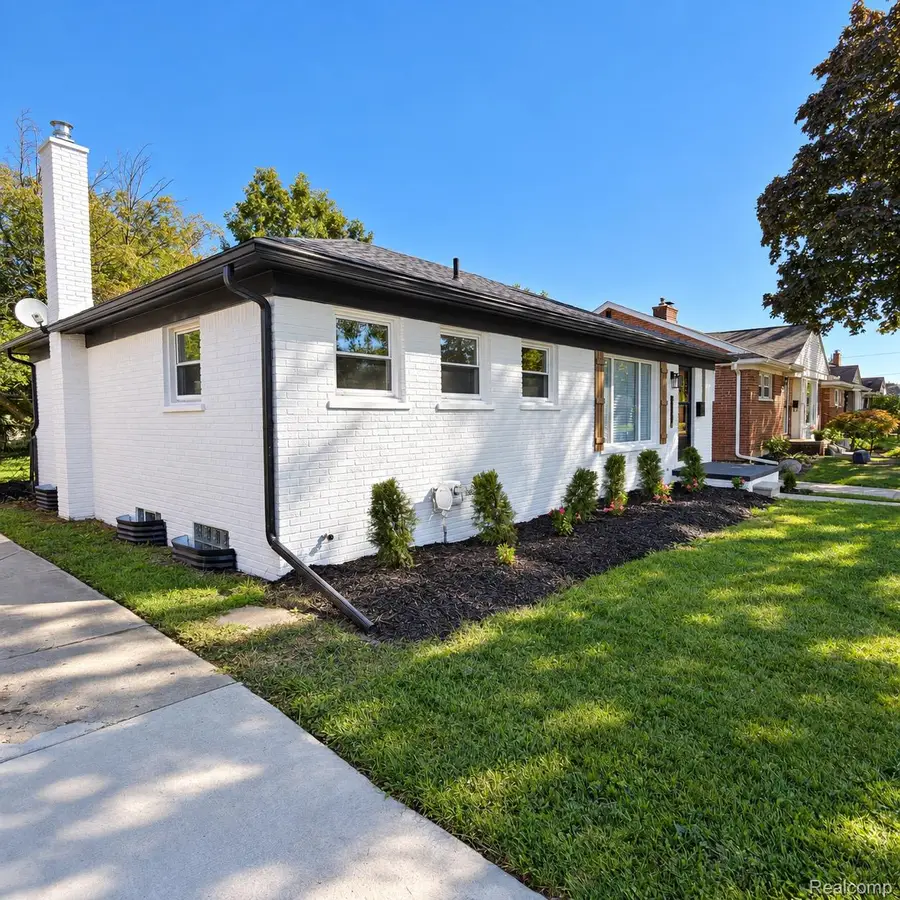 21731 Edmunton Street, Saint Clair Shores, MI 48080 - #2